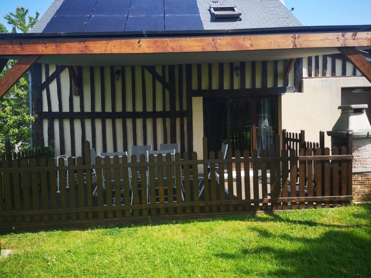 La maison dans la prairie Notre-Dame-du-Touchet Extérieur photo